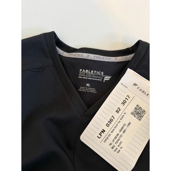 Lot of 3 NWT Fabletics Mode Scrub Tops Womens XL Black/Blue/Black - Picture 8 of 16